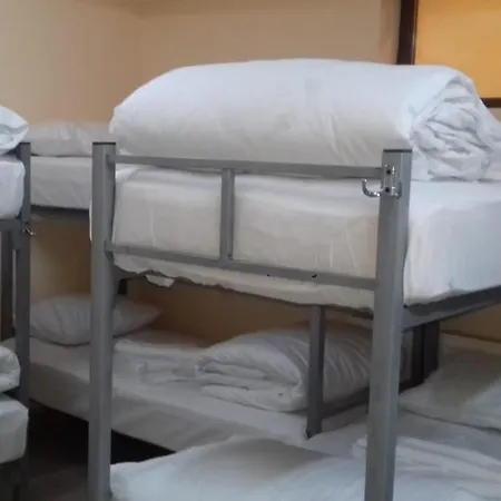 Karyola Hostel *